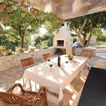 2 Bedroom Lovely In Holiday home