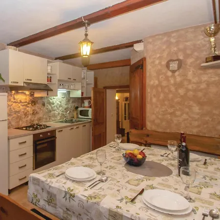 2 Bedroom Lovely In Holiday home Orebic