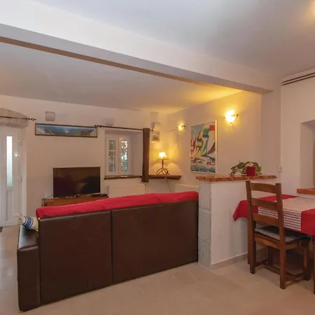 2 Bedroom Lovely In Orebic